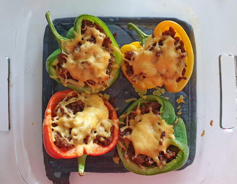 https://delightfullylowcarb.com/wp-content/uploads/2020/02/taco-stuffed-peppers-p6.jpg