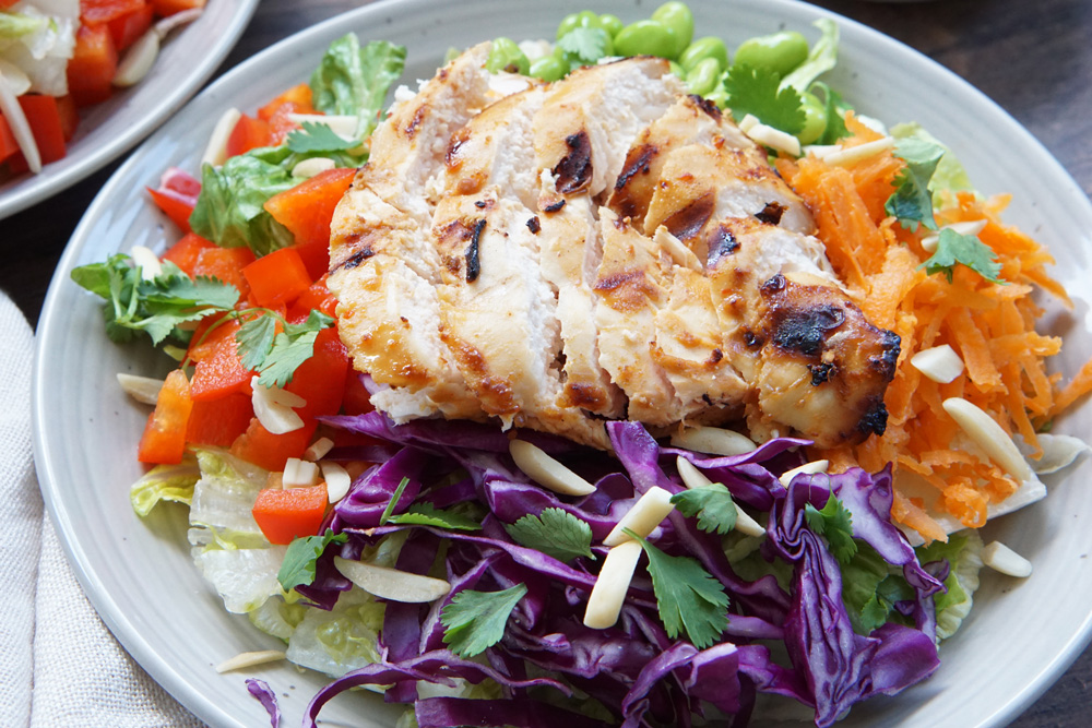 Spicy Thai salad with chicken